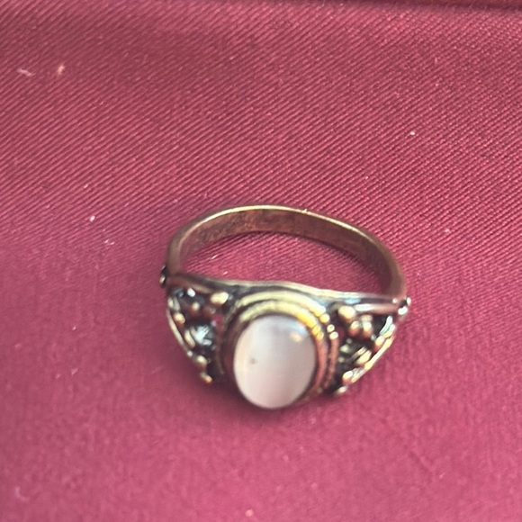 Vintage Gold and Silver Ring with Ornate Design - Picture 7 of 7